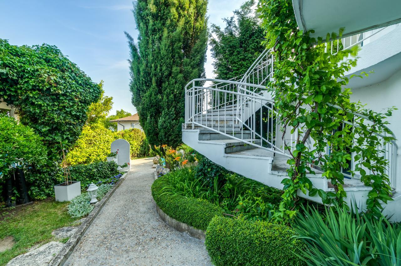 Villa White Dove Golden Sands Exterior photo